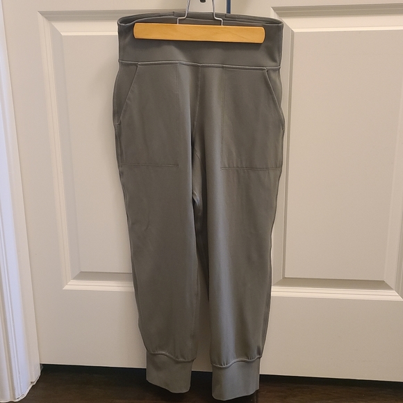 Nwot! Lululemon align Hi-rise crop 23" grey sage - Picture 2 of 6